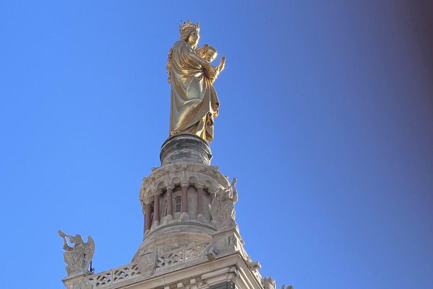 Read more about the article Papst in Marseille: „Tragödien von Ertrinkenden nicht länger mitansehen“